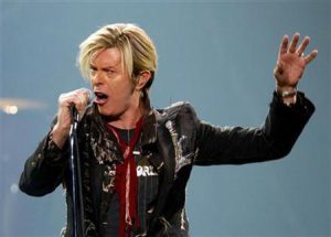 David Bowie performs his North American debut of "A Reality Tour" in Montreal, in this December 13, 2003 file photo. REUTERS/Shaun Best